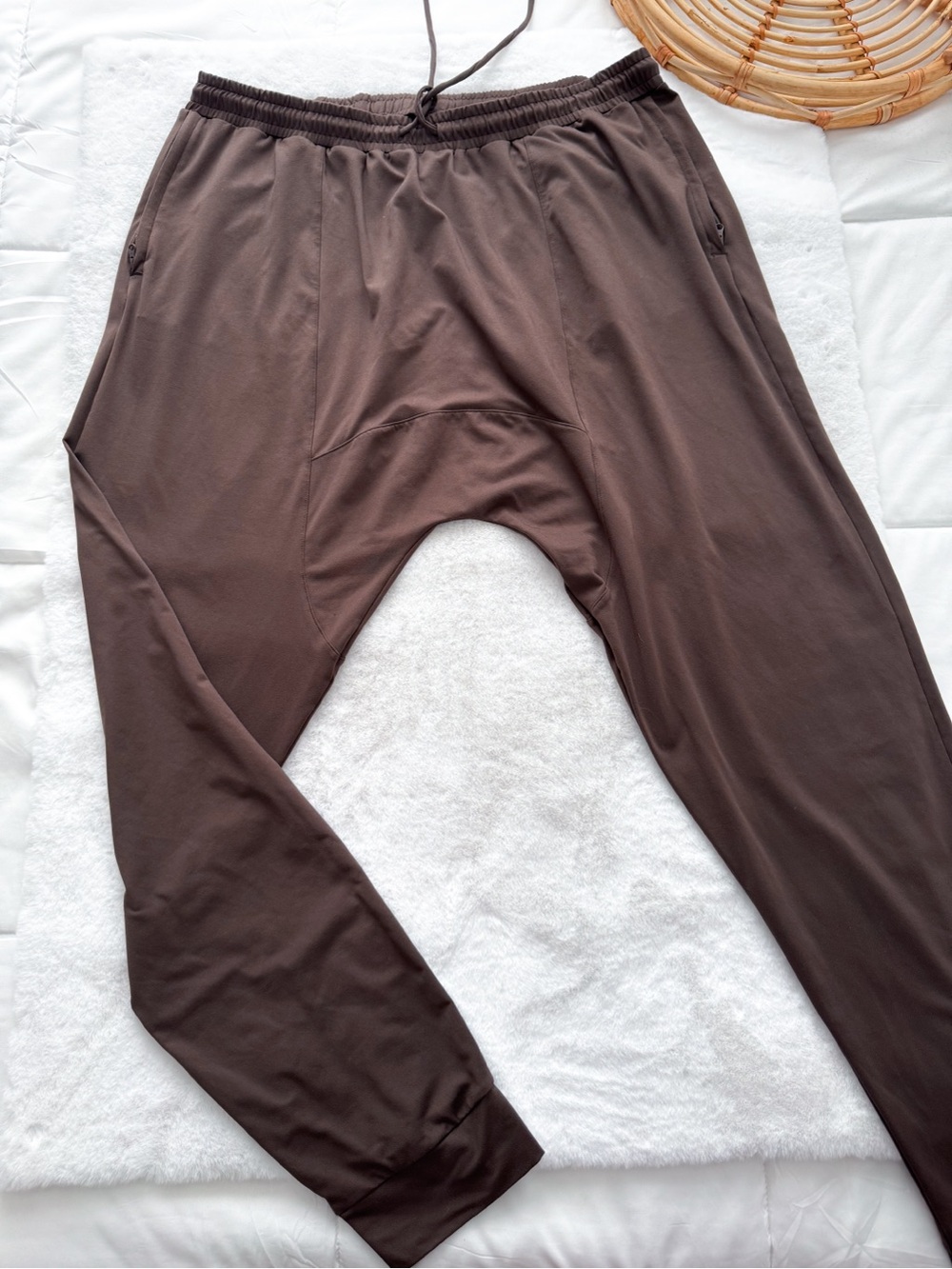 ALO Yoga Men’s Conquer Revitalize Pant Drop Crotch Brown Expresso Baggy - Picture 10 of 14
